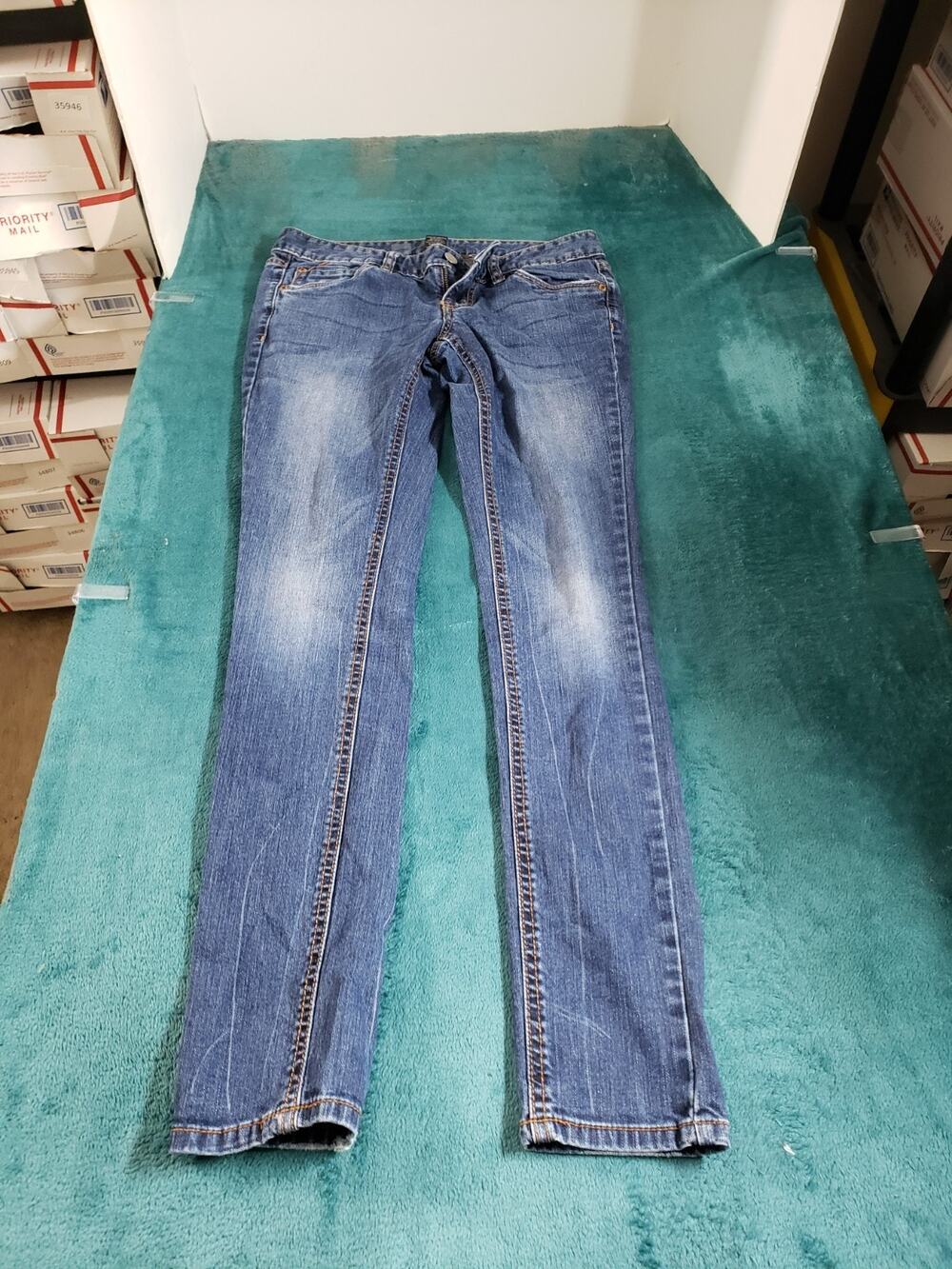 Mossimo Jeans Size 2 Women Blue Denim Stretch Pants Mid Rise Modern Skinny